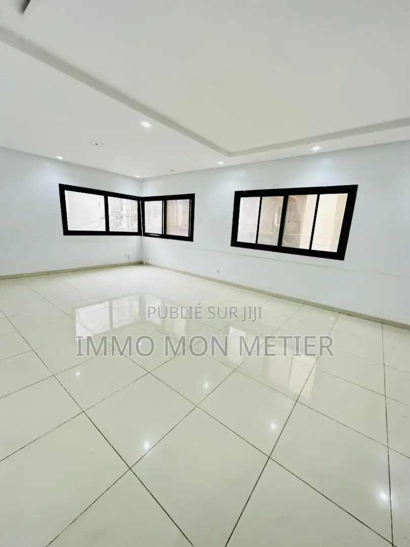 2chbre Appartement dans F3 Aux Mamelles, Ouakam à Louer