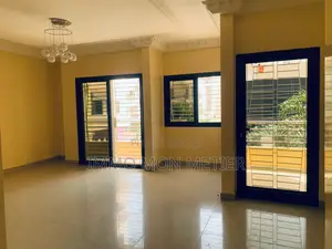 3chbre Appartement dans F4 Aux Mamelles, Ouakam à Louer