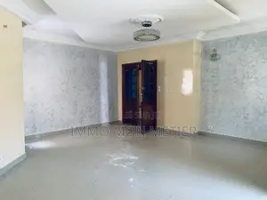 3chbre Appartement dans F4 Aux Mamelles, Ouakam à Louer