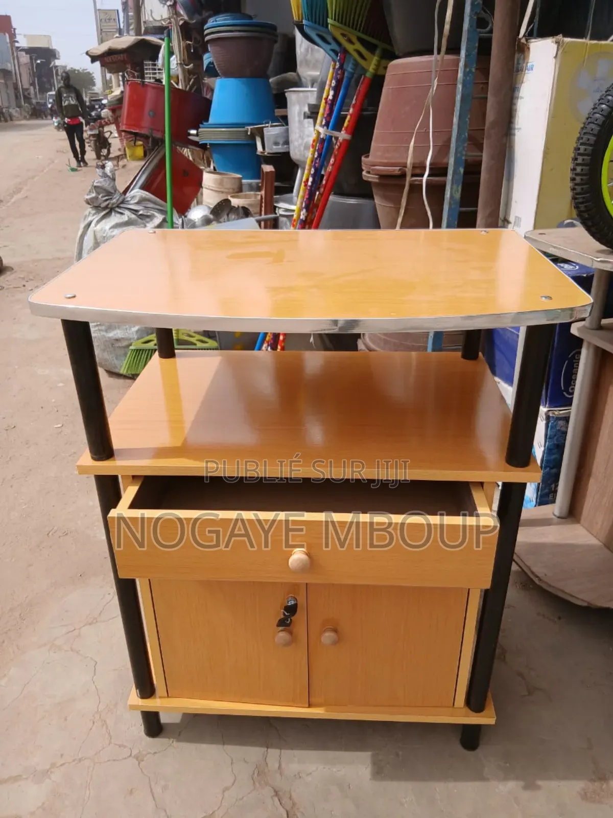 Table Tv Battant Et Tiroir