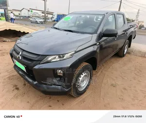 Mitsubishi L200 2022 Gris