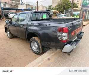 Mitsubishi L200 2022 Gris