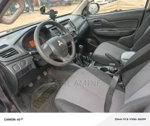 Mitsubishi L200 2022 Gris