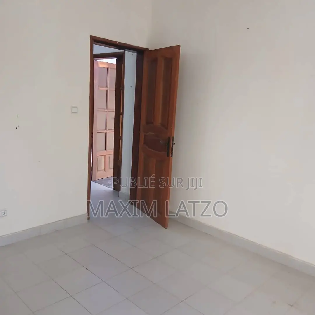 1chbre Appartement dans Almadies à Louer