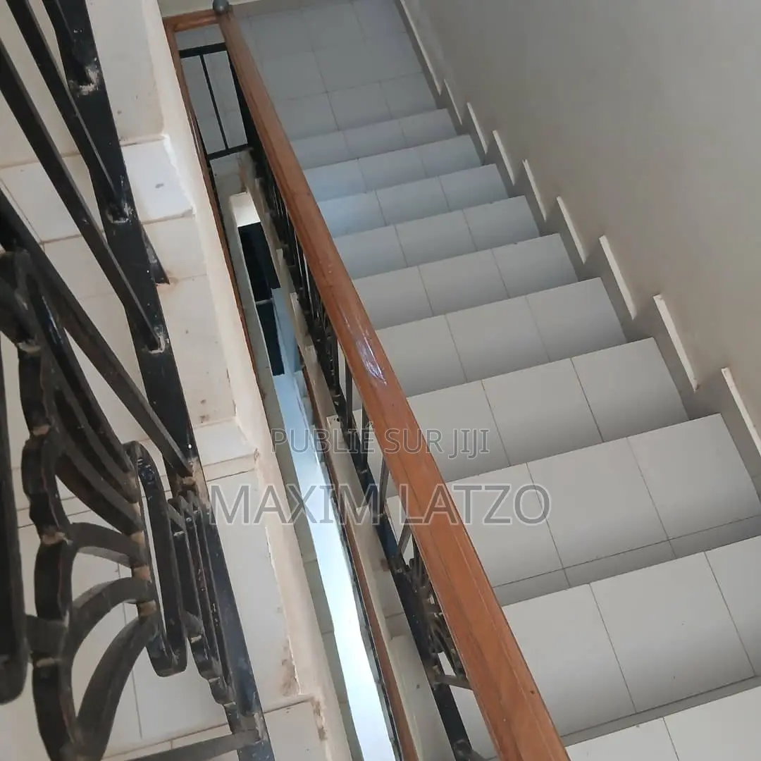 1chbre Appartement dans Almadies à Louer