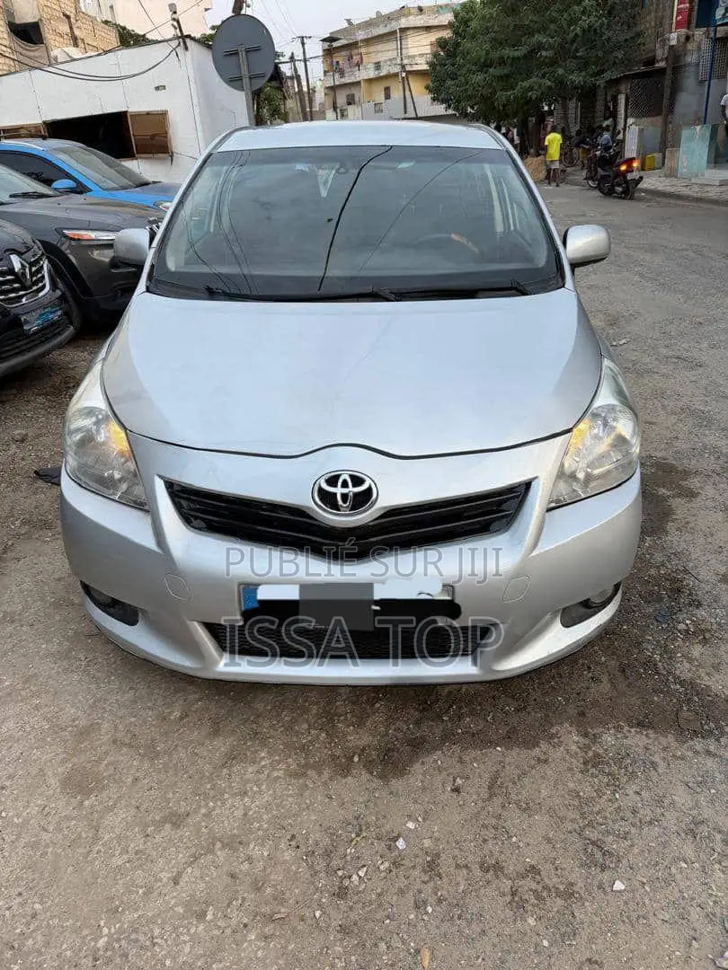Toyota Verso 2010 Gris