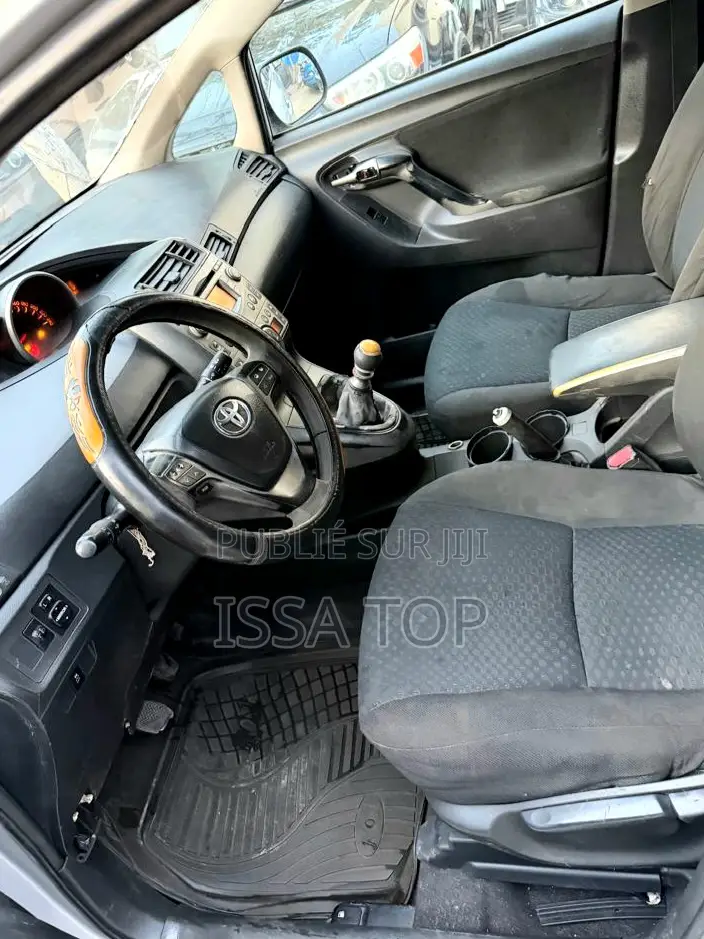 Toyota Verso 2010 Gris