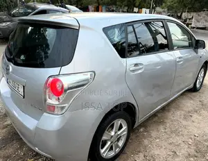 Toyota Verso 2010 Gris