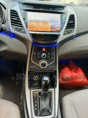 Hyundai Elantra Limited Sedan FWD (1.8L 4cyl 6A) 2016 Blanc