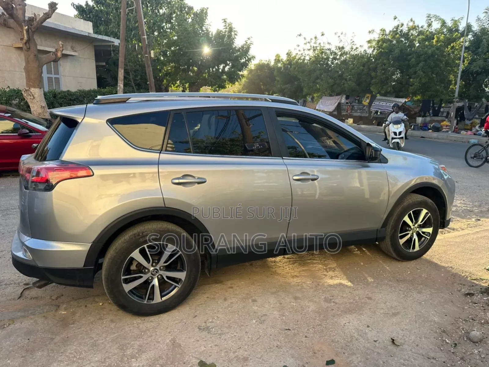 Toyota RAV4 LE FWD (2.5L 4cyl 6A) 2017 Gris