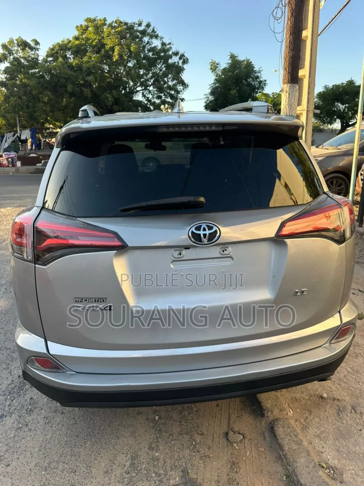 Toyota RAV4 LE FWD (2.5L 4cyl 6A) 2017 Gris
