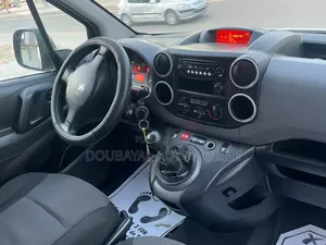 Peugeot Partenaire 2017 Black