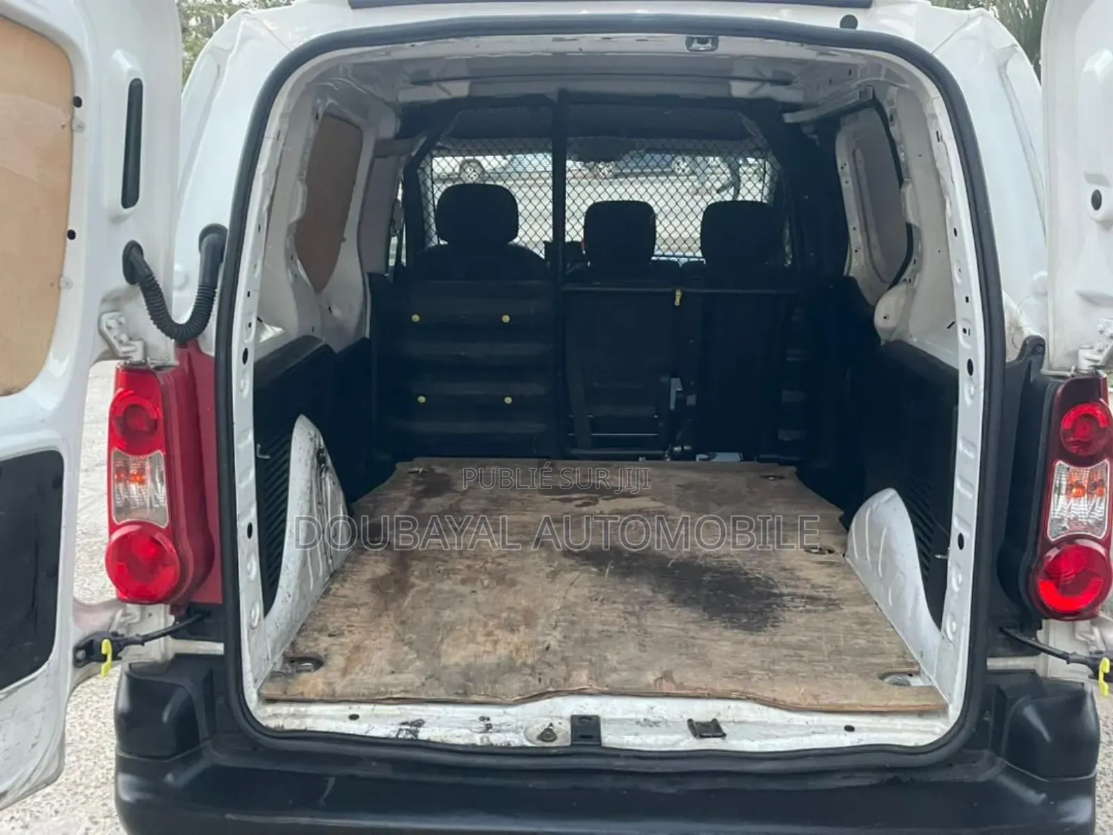 Peugeot Partenaire 2017 Black