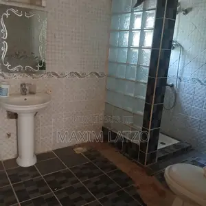 1chbre Duplex dans Almadies à Louer