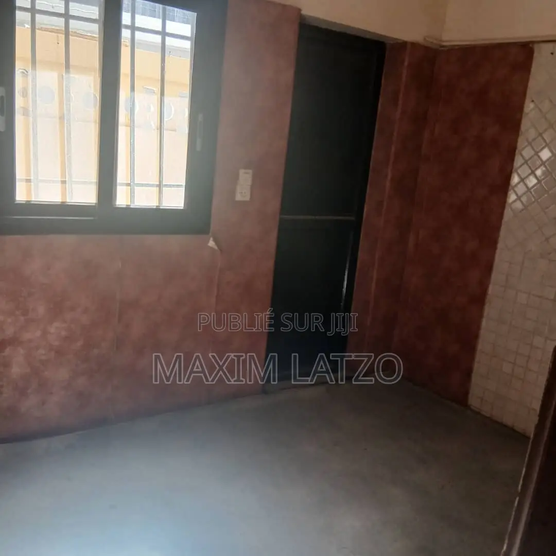 1chbre Duplex dans Almadies à Louer
