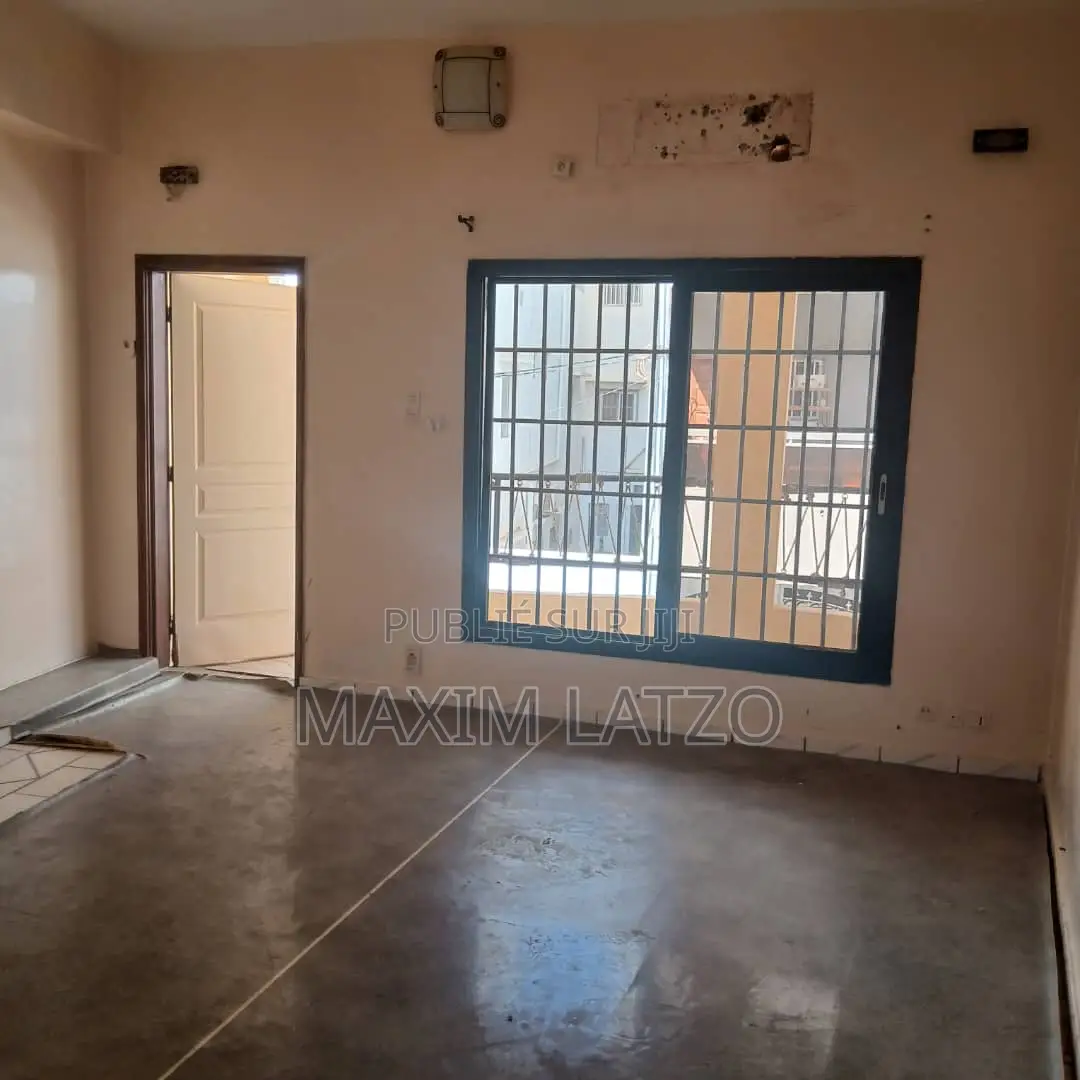 1chbre Duplex dans Almadies à Louer