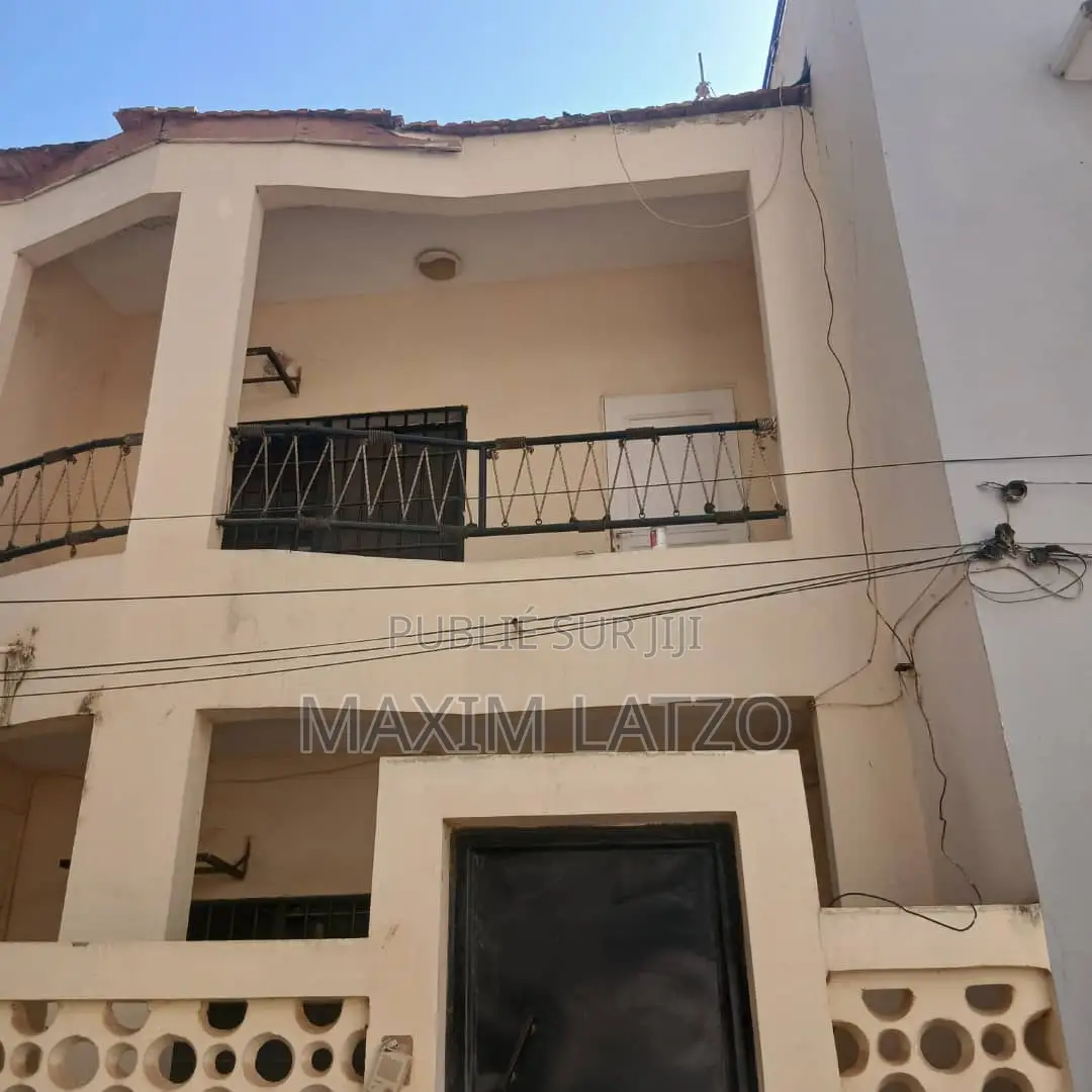 1chbre Duplex dans Almadies à Louer