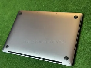 New Apple MacBook Pro 2020 16GB Intel Core I5 SSD 512GB