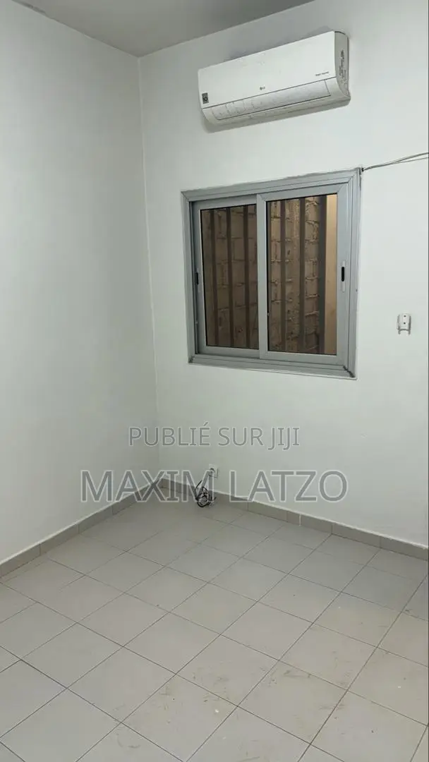 1chbre Appartement dans Yoff à Louer