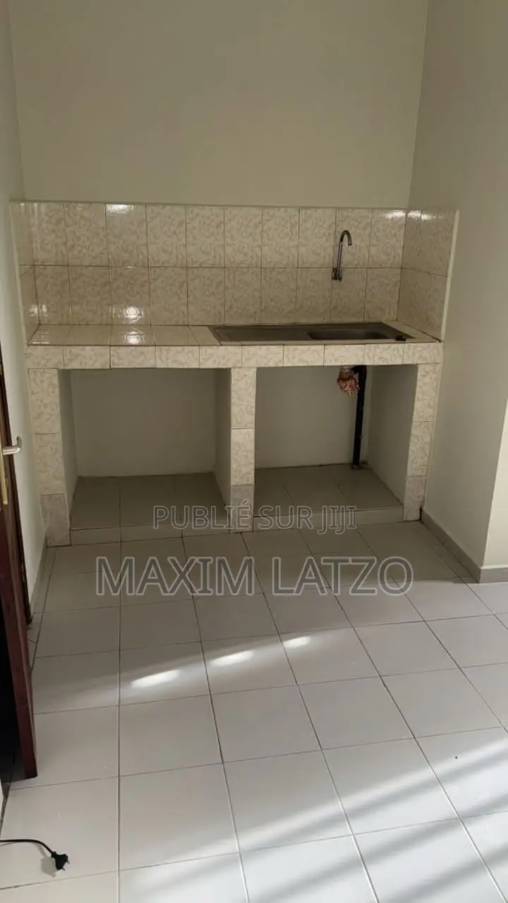 1chbre Appartement dans Yoff à Louer