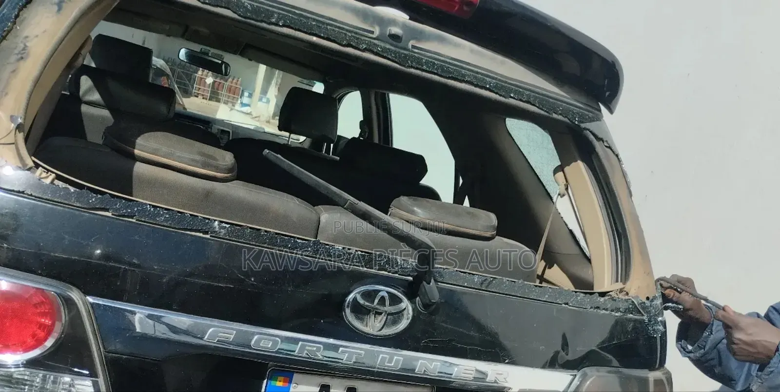 Pare-Brise Avant, Arrière, Verre De Porte, Déflecteur Et Toit Ouvrant