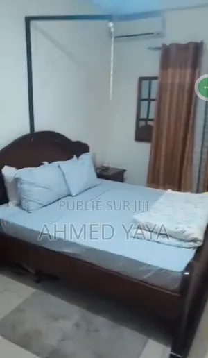 Furnished 1chbre Chambre et salon dans Gam, Biscuiterie à Louer