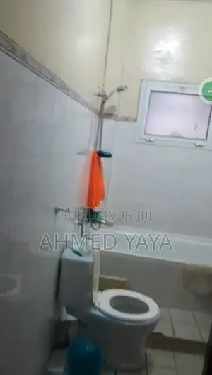 Furnished 1chbre Chambre et salon dans Gam, Biscuiterie à Louer