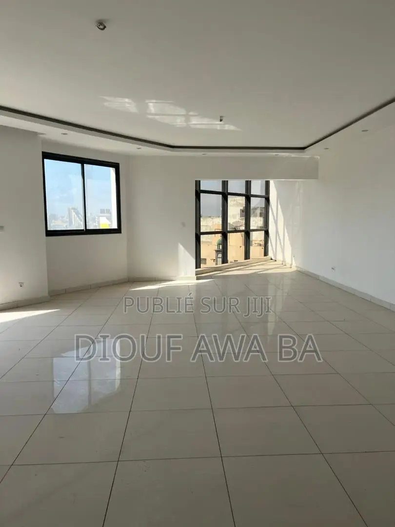 4chbre Appartement dans Appartement F4, Dakar Plateau à Louer