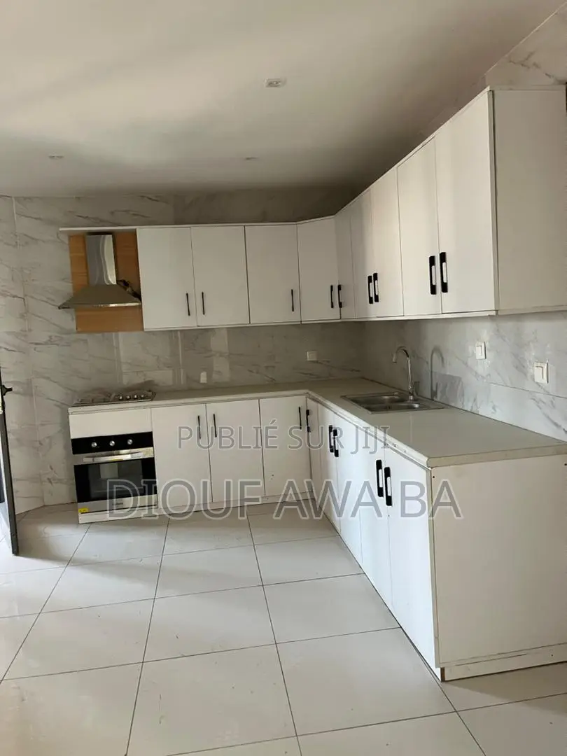 4chbre Appartement dans Appartement F4, Dakar Plateau à Louer