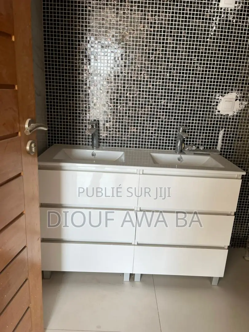 4chbre Appartement dans Appartement F4, Dakar Plateau à Louer