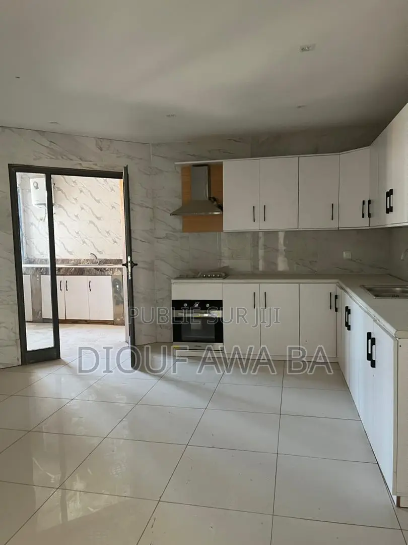 4chbre Appartement dans Appartement F4, Dakar Plateau à Louer