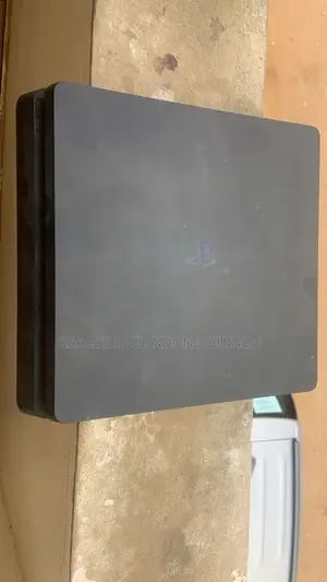 Ps4 Slim Avec 2 Manettes Et Avec 4 Jeux Inclus