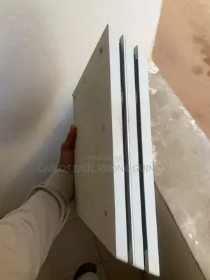 Ps4 Blanc Avec Une Manette Et Un Jeux Inclus (Gta 4)