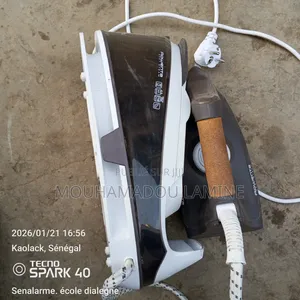 Fer a Repasser Avec Station a Vapeur