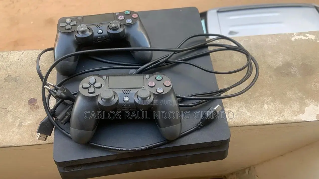 Ps4 Slim Avec 2 Manettes Et Avec 4 Jeux Inclus
