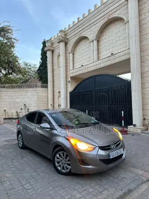 Hyundai Elantra GLS Sedan FWD (1.8L 4cyl 6M) 2013 Gris
