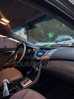 Hyundai Elantra GLS Sedan FWD (1.8L 4cyl 6M) 2013 Gris