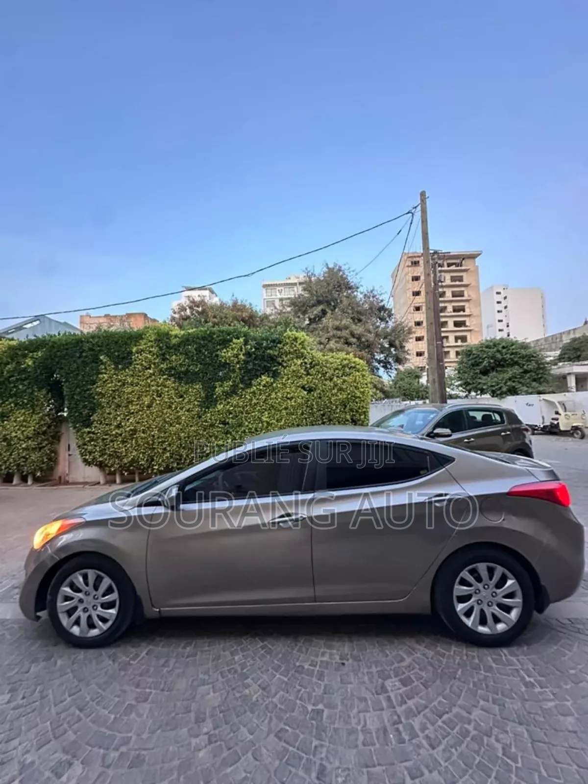 Hyundai Elantra GLS Sedan FWD (1.8L 4cyl 6M) 2013 Gris