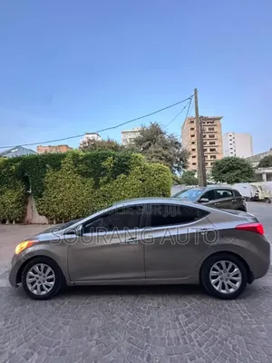 Hyundai Elantra GLS Sedan FWD (1.8L 4cyl 6M) 2013 Gris