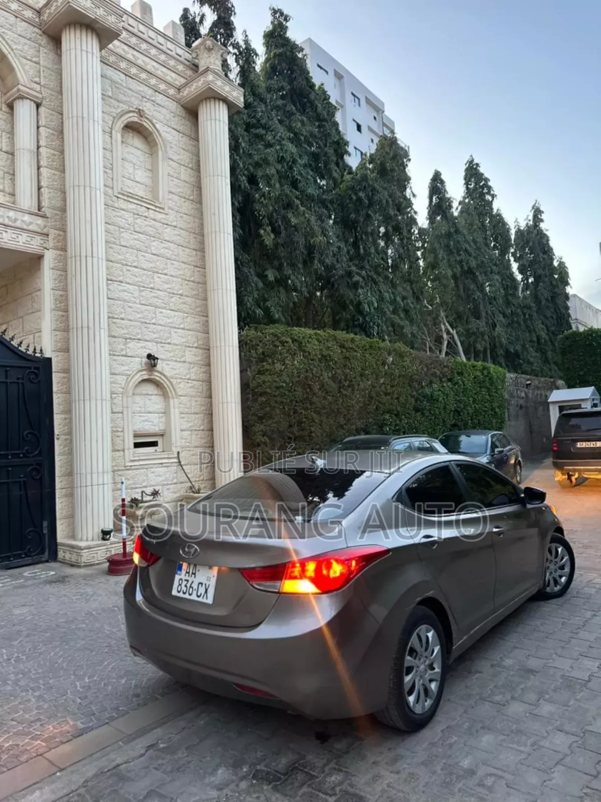 Hyundai Elantra GLS Sedan FWD (1.8L 4cyl 6M) 2013 Gris