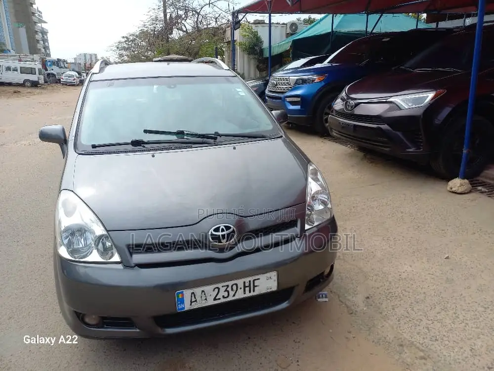 Toyota Avensis Verso 2.0 Diesel 2010 Gris
