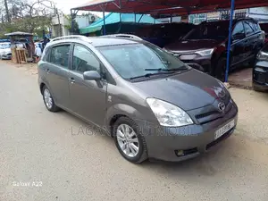 Toyota Avensis Verso 2.0 Diesel 2010 Gris