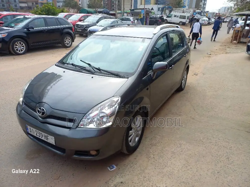 Toyota Avensis Verso 2.0 Diesel 2010 Gris