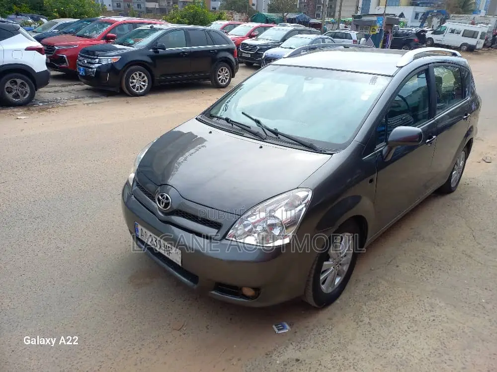 Toyota Avensis Verso 2.0 Diesel 2010 Gris