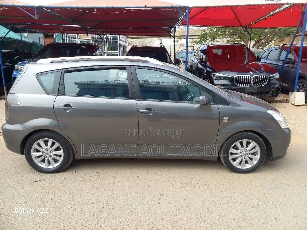 Toyota Avensis Verso 2.0 Diesel 2010 Gris