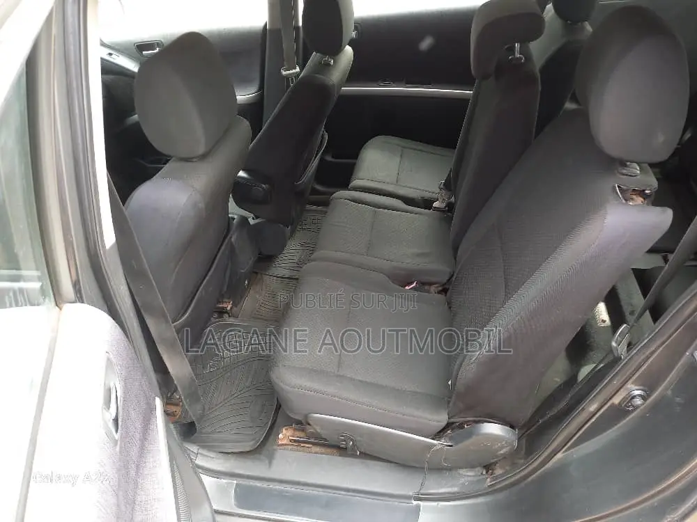 Toyota Avensis Verso 2.0 Diesel 2010 Gris