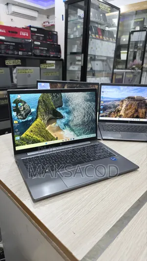 Ordinateur Portable HP ZBook Firefly G8 16GB Intel Core I7 SSD 512GB