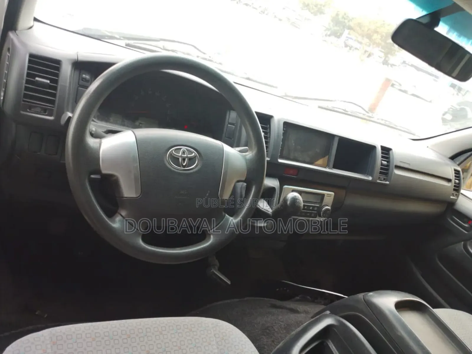 Toyota HiAce 2017 Blanc