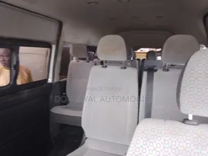 Toyota HiAce 2017 Blanc