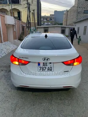 Hyundai Elantra Limited Sedan FWD (1.8L 4cyl 6A) 2013 Blanc